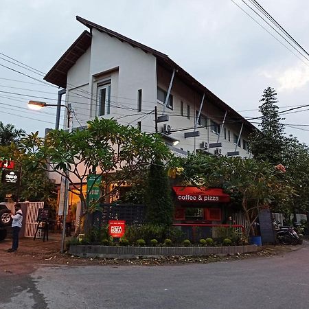 Roemah 28 Syariah Hotel Medan Ngoại thất bức ảnh